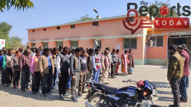 ब्लॉक में शोकसभा कर मृतक सफाई कर्मी को दी गई श्रद्धांजलि
