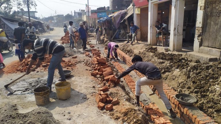 भेंट चढ़ गई निर्माणाधीन डीह फुरसतगंज मार्ग
