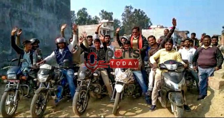 गोरखपुर…ट्रैफिक नियमों को ताक पर रखकर मोटरसाइकिल पर निकले माननीय, वीडियो बनवाकर सरेराह उड़ाते रहे मानकों की धज्जियां
