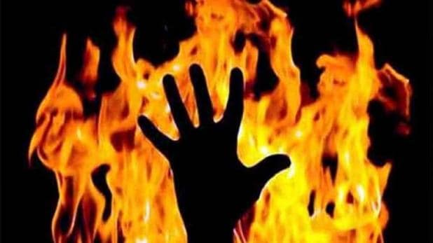 संदिग्ध परिस्थितियों में आग से जली महिला की मौत
