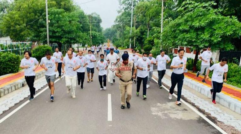‘फिट इंडिया फ्रीडम रन’ में दौड़े रेलकर्मी