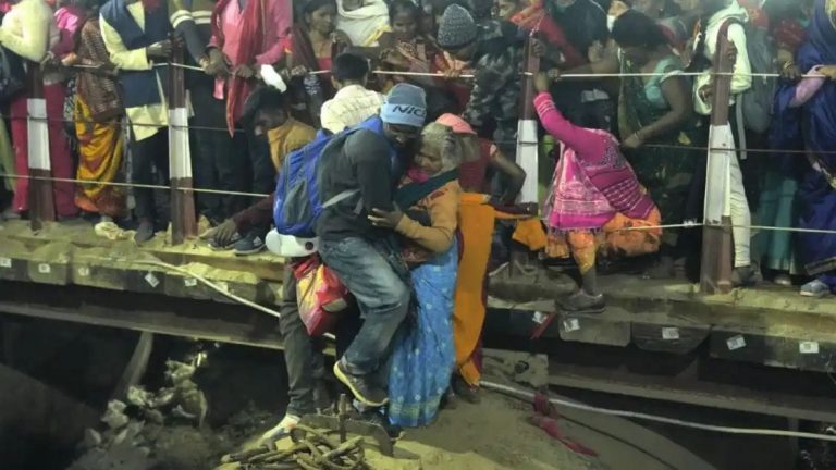 महाकुंभ में मची भगदड़ के बाद रायबरेली प्रशासन अलर्ट मोड में,सभी विद्यालयों में हुई छुट्टी