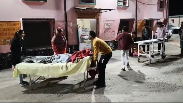 आखिर जिला अस्पताल से मरीज क्यों अपने बेड लेकर भागने लगे