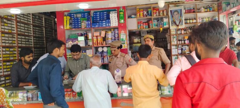 ड्रग इंस्पेक्टर ने की आधे दर्जन से अधिक मेडिकल स्टोरों पर छापेमारी, संचालकों में मचा हड़कंप