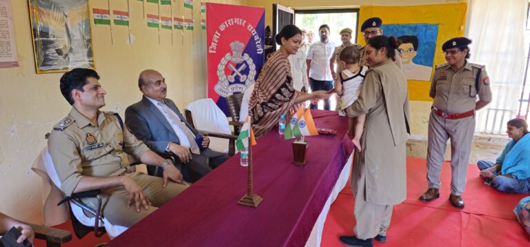 जिला जज व डीएम-एसपी ने जिला कारागार का किया निरीक्षण