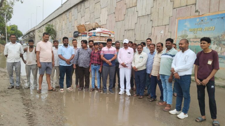 ऊंचाहार में क्यों दुकानों के मालिक खुद कर रहे मजदूरी, घर में नहीं जल रहे चूल्हे