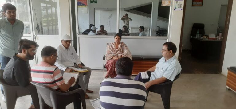 प्रसूता की मौत के तीन दिन बाद बंद कमरे में स्वास्थ विभाग की टीम ने करी कार्यवाही के नाम पर खानापूर्ति