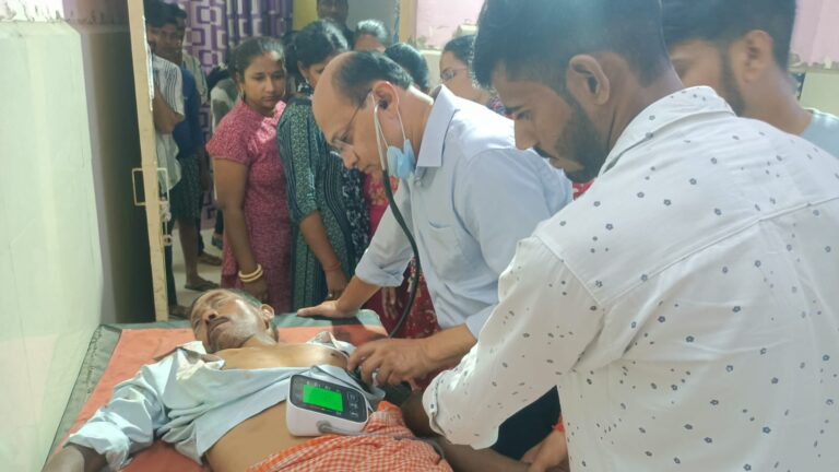 दीवार के नीचे दबकर अधेड़&nbsp; की हुई मौत