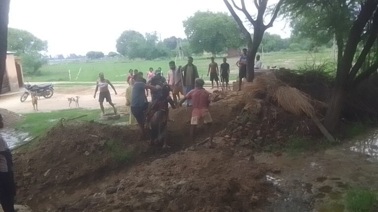 जमीनी विवाद में बुजुर्ग दम्पति को पीटा, मारपीट का वीडियो सोशल मीडिया पर हुआ वायरल