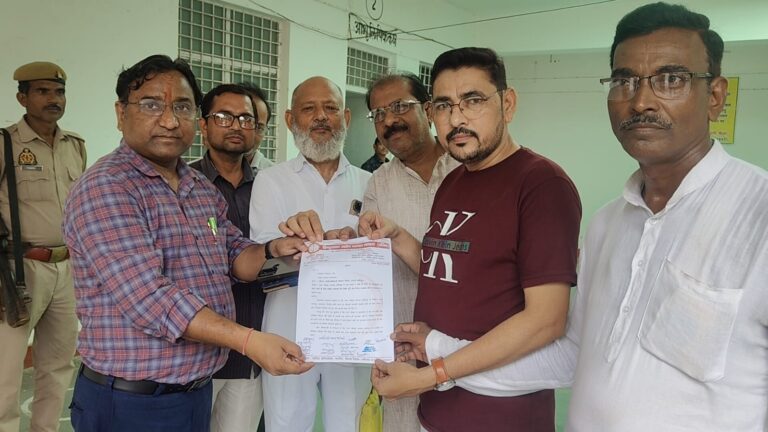 हिंदुस्तान उद्योग व्यापार मंडल की ओर से उपजिलाधिकारी को सौपा ज्ञापन