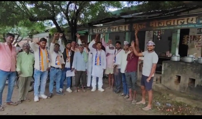 आगामी पंचायत चुनाव को लेकर अपना दल पार्टी के जिला अध्यक्ष ने कार्यकर्ताओं के साथ करी बैठक