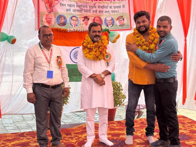सिद्धार्थ जानोदय इंटर कॉलेज से स्वतंत्रता दिवस के मौके पर तिरंगा यात्रा निकाली गई