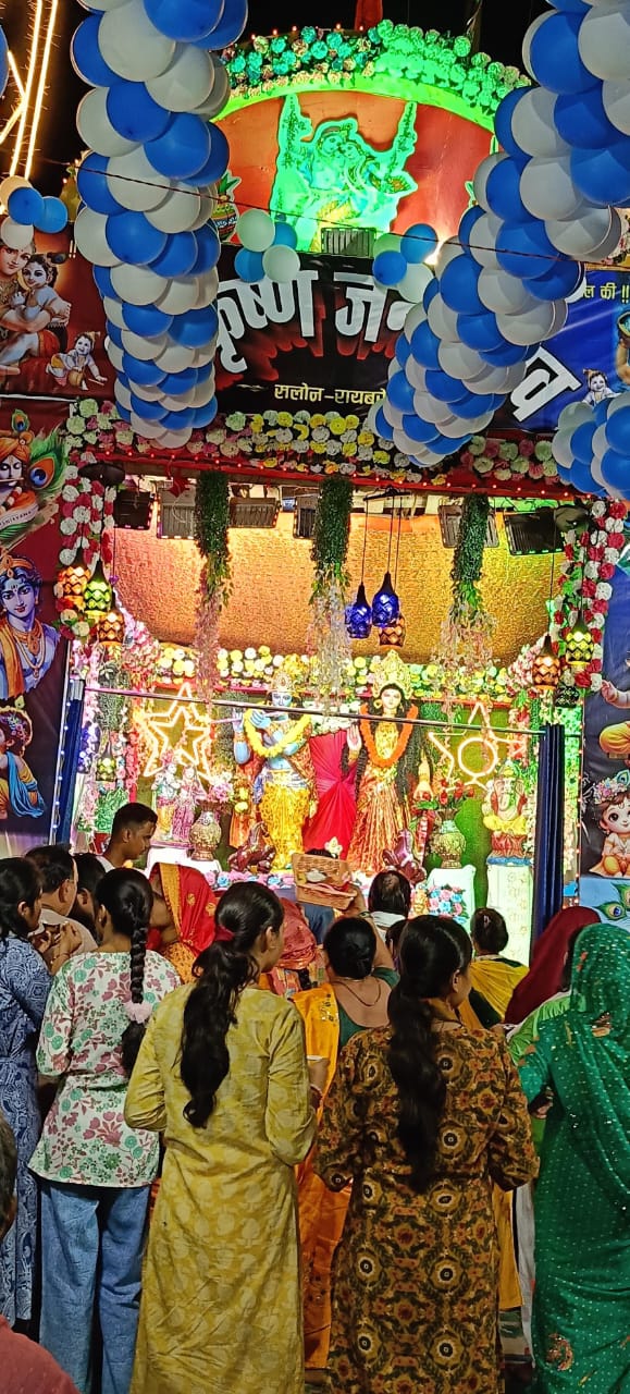 श्रीकृष्ण जन्माष्टमी के पावन पर्व पर मंदिरों व श्रद्धालुओं ने घरों में भगवान श्रीकृष्ण की धूमधाम झांकियां सजाईं गई