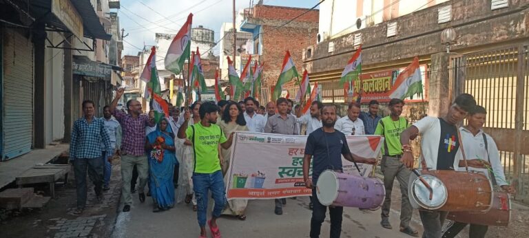 सलोन कस्बे मे धूमधाम से मनाया गया स्वतंत्रता दिवस