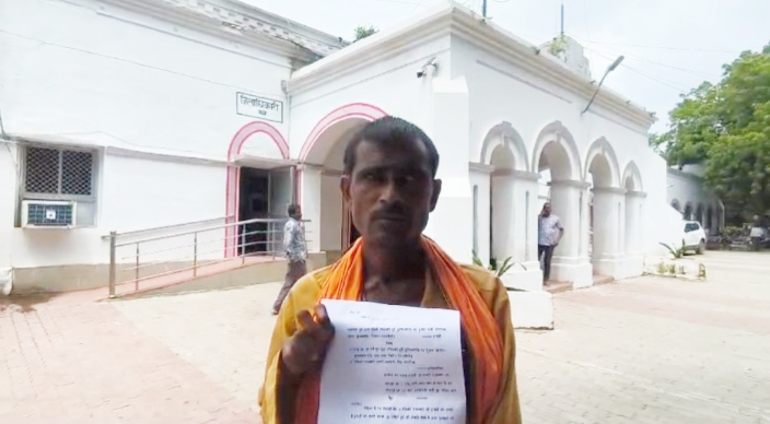 छह बच्चों की मां युवक के संग हुई फरार