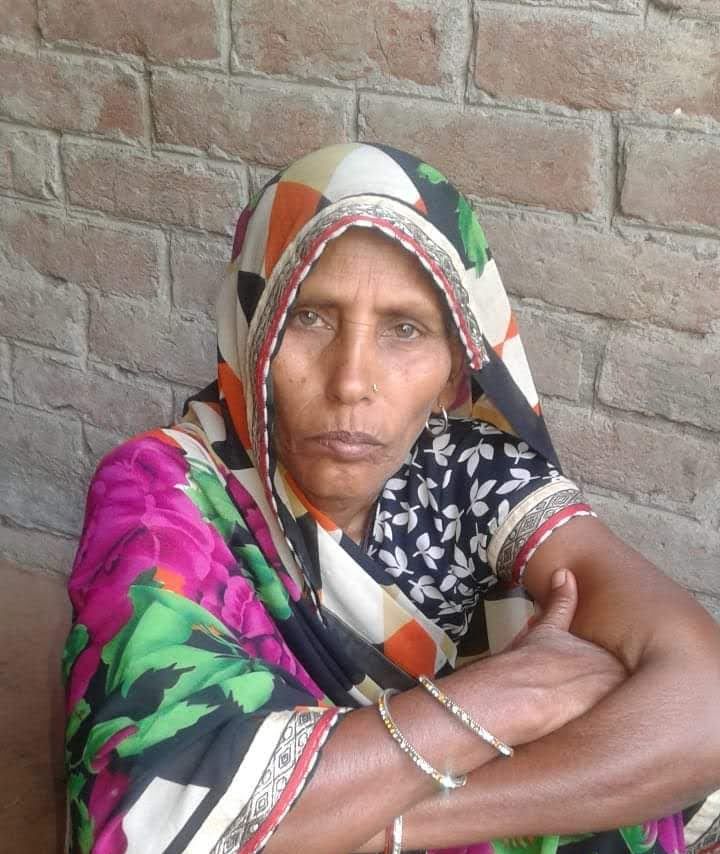 सड़क पार कर रही बुजुर्ग महिला को अज्ञात वाहन ने मारी टक्कर बुजुर्ग की हुई मौत