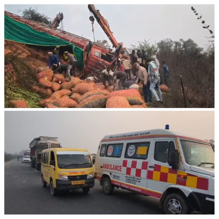 मटर से लदा ट्रक अनियंत्रित होकर गहरी खाई में पलटा,चलाक गंभीर रूप से घायल