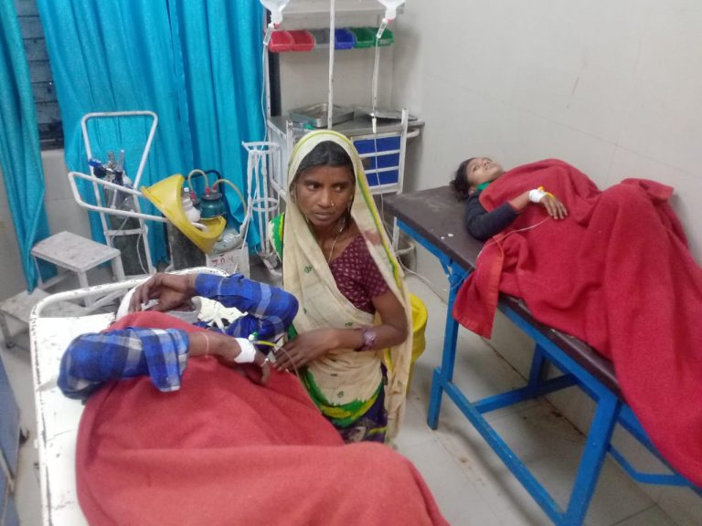 मोहब्बत में फना होने ट्रेन के सामने कूदे प्रेमी युगल, घायल