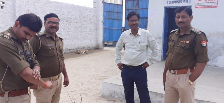 कौशाम्बी : नक़ल के दावे की खुली पोल, कापियां बरामद, संदिग्ध गिरफ्तार