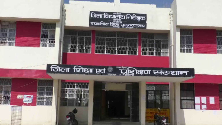 कौशाम्बी : इंटरमीडिएट अंग्रेजी का पेपर परीक्षा से पहले हुआ आउट