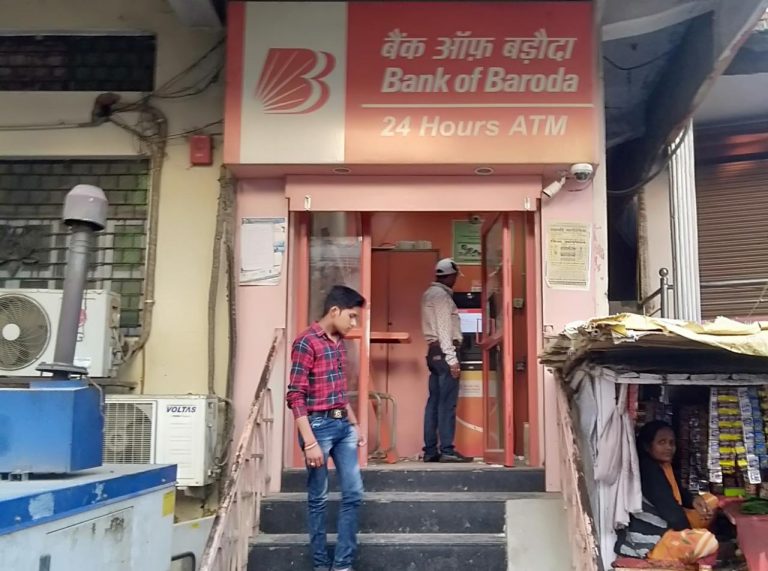 आखिर क्यों बैंकों के एटीएम साबित हो रहे सफेद हाथी