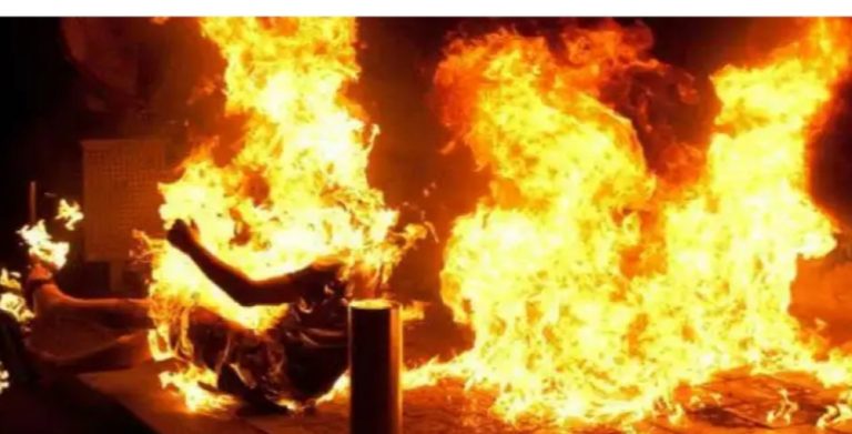 संदिग्ध परिस्थितियों में कमरे में जले हुए मिले माँ-बेटी के शव