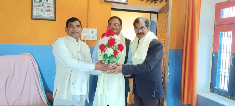 अध्यक्ष पवन कुमार सिंह जी का कार्यालय पर स्वागत किया