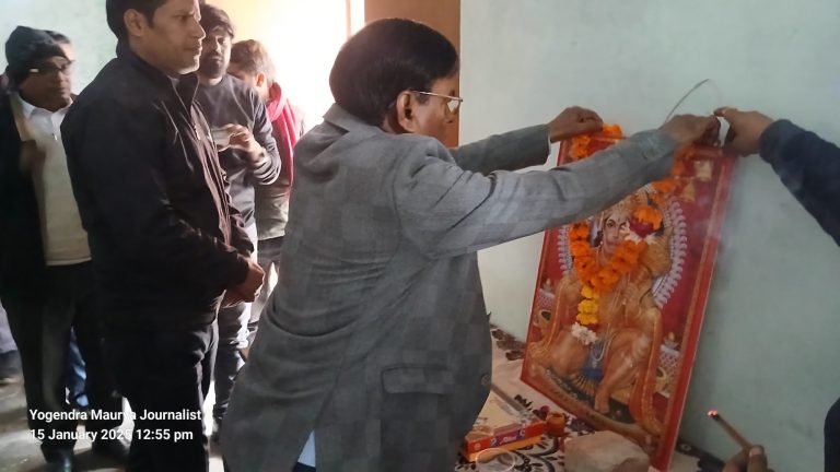 डलमऊ तहसील प्रांगण में खिचड़ी भोज का हुआ आयोजन