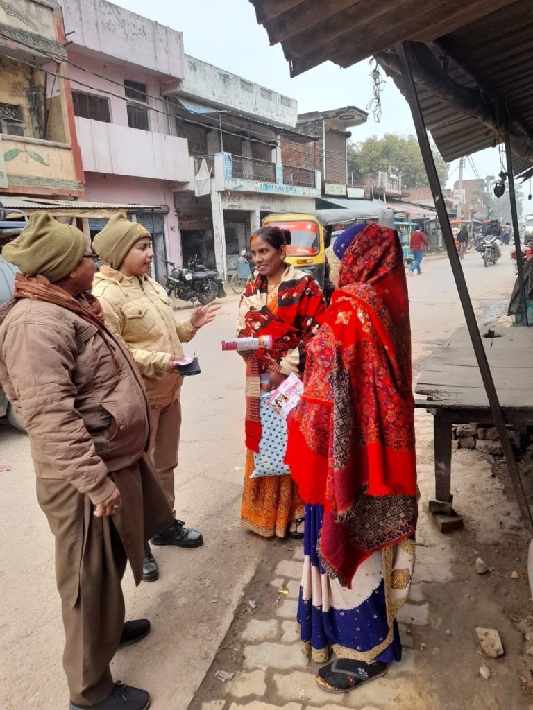 बालिकाओं व महिलाओ को सुरक्षा संबंधी जानकारी
