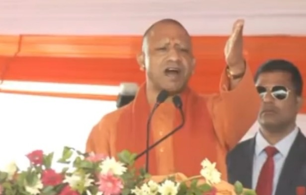 मुख्यमंत्री योगी आदित्यनाथ का अखिलेश यादव पर चौतरफा हमला कहा- आमजन की नहीं, सिर्फ अपने परिवार की चिंता
