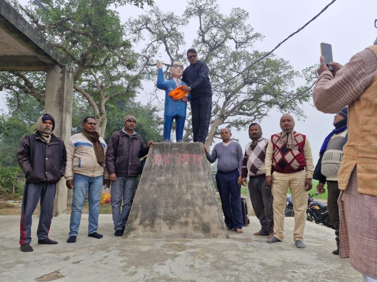 बाबा भीमराव अंबेडकर की प्रतिमा पर माल्यार्पण कर दी श्रद्धांजलि