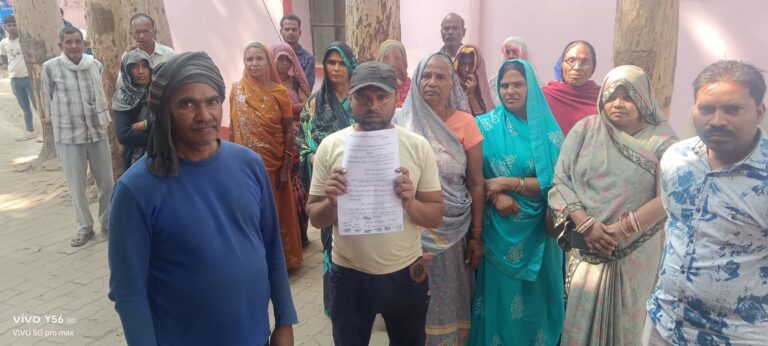 डलमऊ में मानक से अधिक गहराई तक हो रहा खनन ग्रामीणों ने की शिकायत