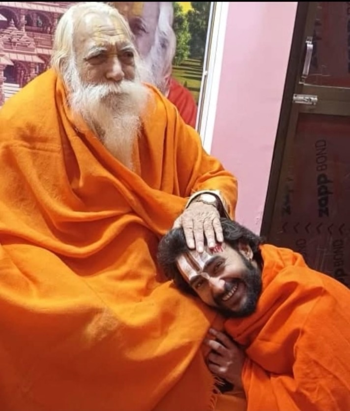 सभी भक्तों ने अपने गुरुमंत्र गोपालदास जी के शीघ्र               स्वस्थ होने तथा दीघा होने की कर रहे ईश्वर से प्रार्थना
