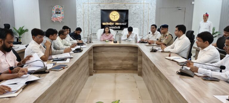 किसी भी हड़ताल व आपदा से निपटने के लिए समस्त तैयारियां रखे दुरूस्त: डीएम