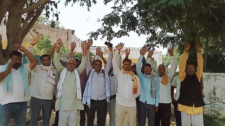 ग्राम प्रधान व सेक्रेटरी के द्वारा सरकारी धन का किया गया है जमकर बंदर बाट ग्रामीणों में आक्रोश