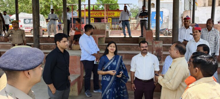 डीएम ने डलमऊ गंगा घाट का किया निरीक्षण