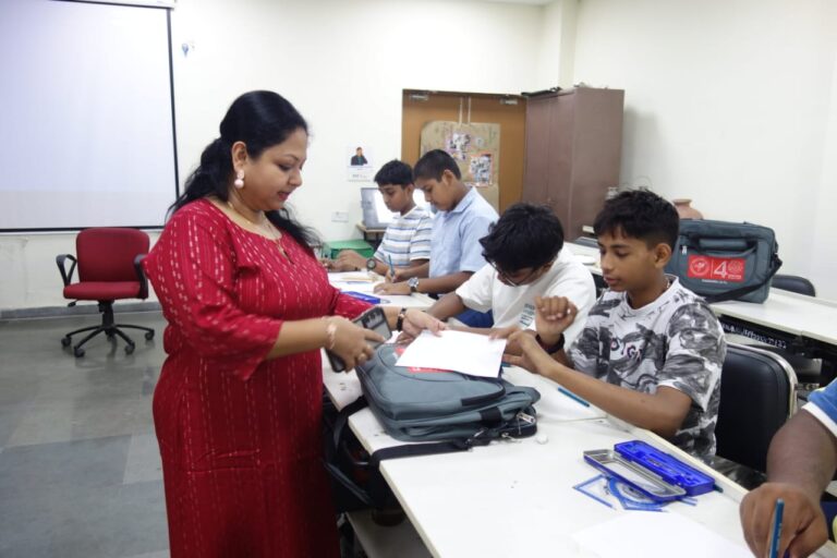 Nift समर वर्कशॉप 2025 के दूसरे दिन डिज़ाइन सिद्धांतों और मॉडल निर्माण पर केंद्रित प्रशिक्षण