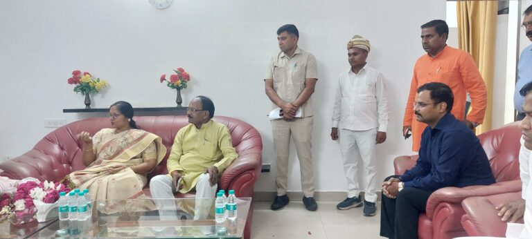 राज्य मंत्री विजयलक्ष्मी का जनपद दौरा, विभागीय अधिकारियों के साथ बैठक कर दिए आवश्यक निर्देश