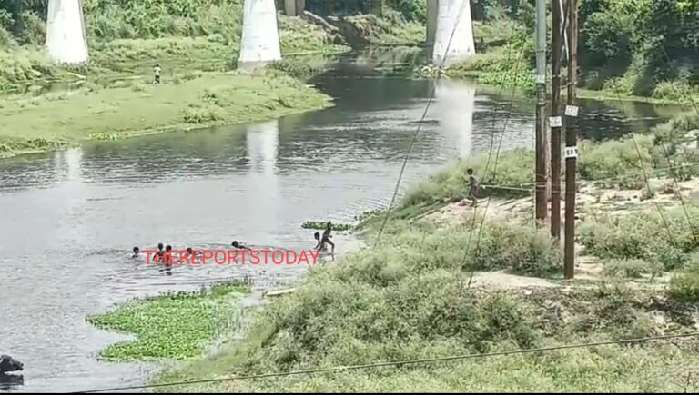 सई नदी घाट पुल पर जानलेवा नाबालिकों का जंप, पुलिस बनी मूकदर्शक!