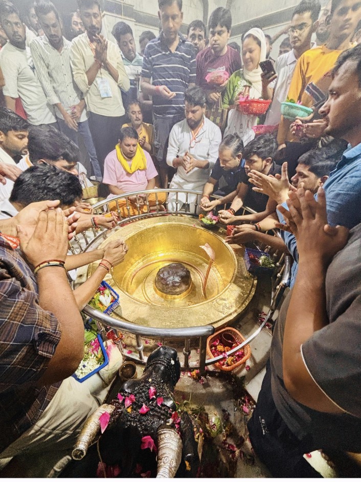 बारिश में भी नहीं डिगा आस्था का विश्वास, जयकारों से गूंजा वातावरण