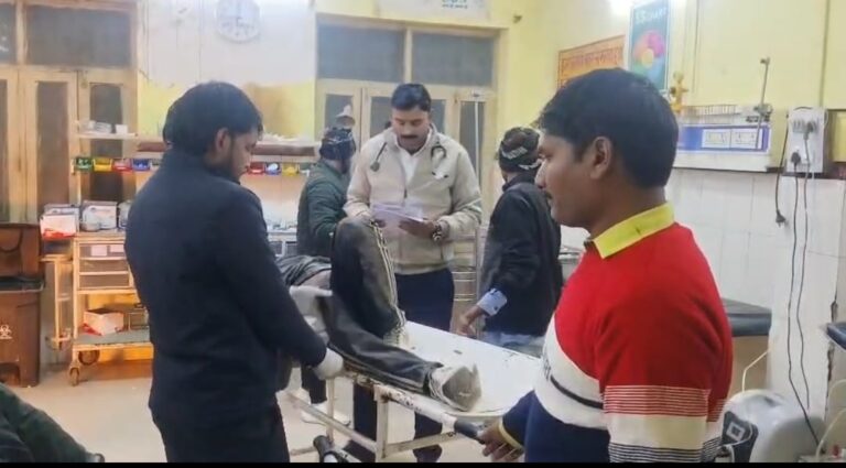 तेज रफ्तार ट्रक ने बाइक सवार दो लोगों को मारी टक्कर,बाइक सवार एक की हुई मौत दूसरा गंभीर रूप से हुआ घायल