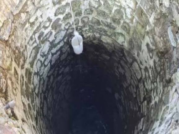 घरवालों की डांट से छुब्ध नाबालिग किशोरी ने कुएं में लगाई छलांग