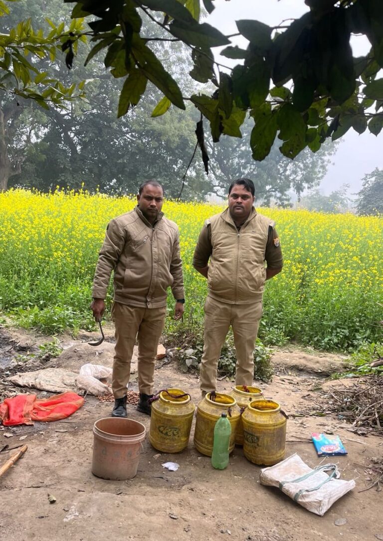 70 लीटर अवैध कच्ची शराब बरामद सहित 25 कि0ग्रा0 महुआ मौके पर नष्ट,03 पर मुकदमा दर्ज़