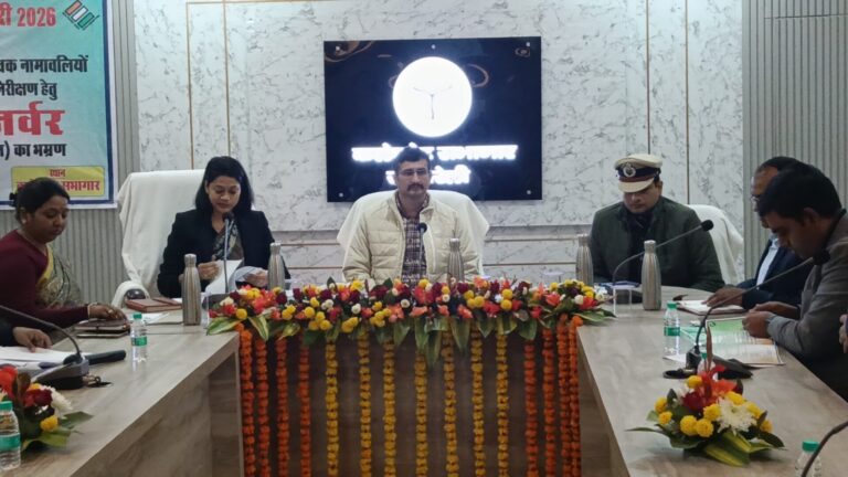 मण्डलायुक्त (रोल आब्जर्वर) ने (एस0आई0आर0) के सम्बन्ध में बैठक कर की समीक्षा