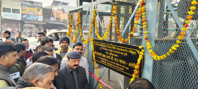 सांसद किशोरीलाल शर्मा ने 250 केवीए क्षमता के दो ट्राली ट्रांसफार्मर,सलोन विधानसभा क्षेत्र की जनता को समर्पित किए