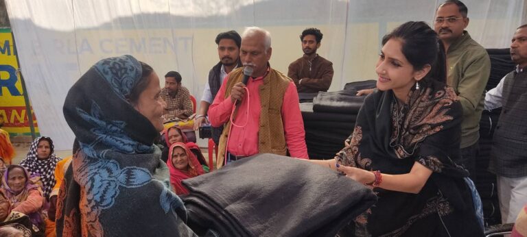 मातृशक्ति को शॉल व जरूरतमंदों को कंबल वितरण, सदर विधायक अदिति सिंह का मानवीय प्रयास