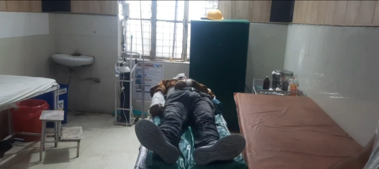ट्रेन से टकराकर एक व्यक्ति गंभीर रूप से घायल, जिला अस्पताल रेफर