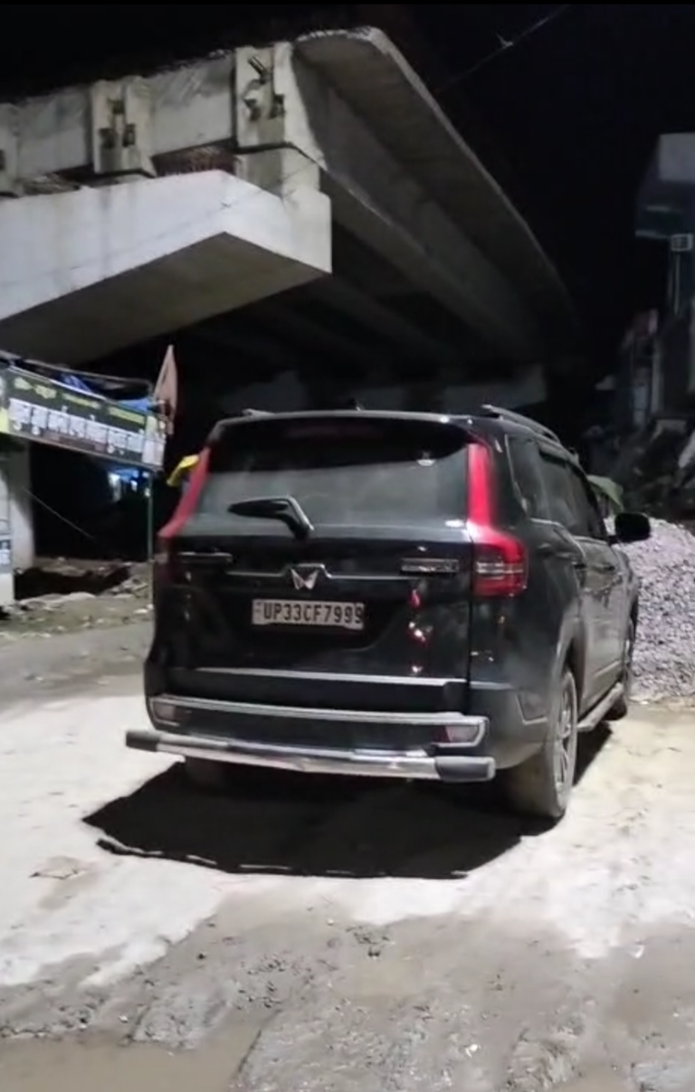 मुंशीगंज चौराहे पर स्कॉर्पियो सवार दबंगों का तांडव, व्यापारी से मारपीट के बाद गाड़ी छोड़कर भागे
