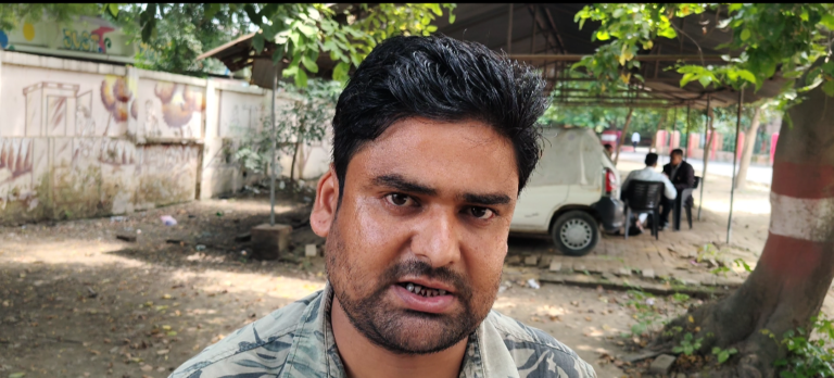 दबंग ससुर, दबंग सिपाही मां बेटे को कर रहा है प्रताड़ित मां बेटे ने न्याय न मिलने में दी आत्मदाह करने की चेतावनी